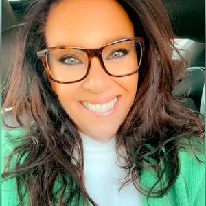 Meet your Posher, Denise